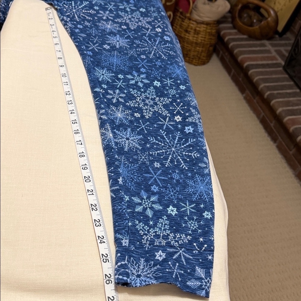 Jaclyn Intimates Blue Snowflake Long Woman’s Pajama Set, Size Large. - Picture 6 of 14